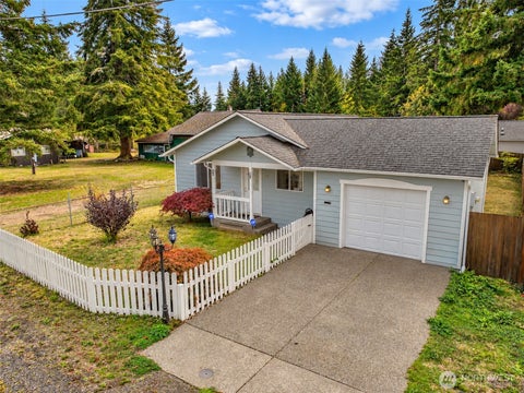 Photo of 127 E Wilson Street, Shelton, WA 98584 (MLS # 2591805)