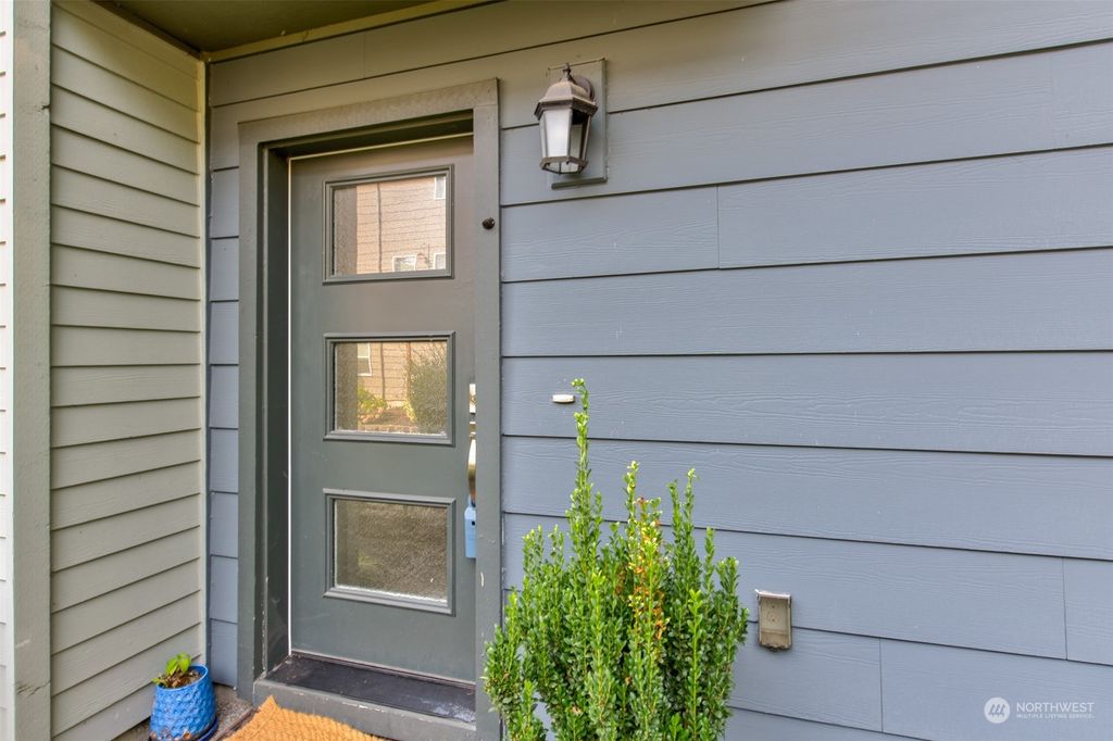 Photo of 16201 Meadow Road #C3, Lynnwood, WA 98087 (MLS # 2153598)