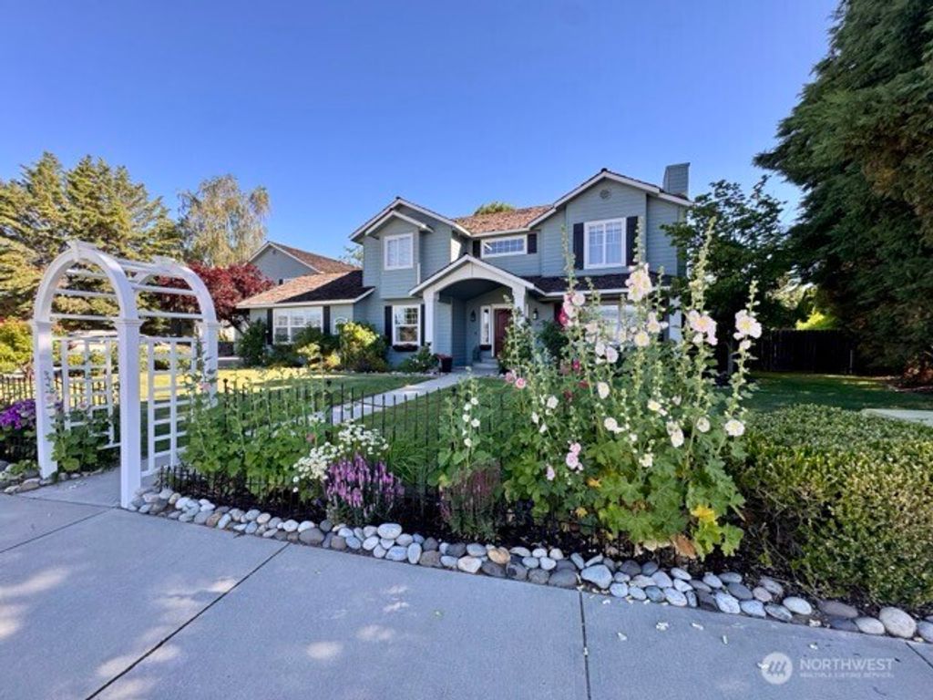 Photo of 2453 Grand Avenue, East Wenatchee, WA 98802 (MLS # 2547855)