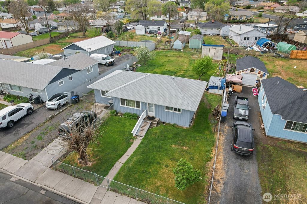 Photo of 542 N Central Drive, Moses Lake, WA 98837 (MLS # 2512742)