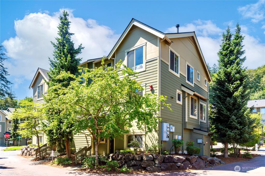 Photo of 403 NW Pebble Lane, Issaquah, WA 98027 (MLS # 2265629)