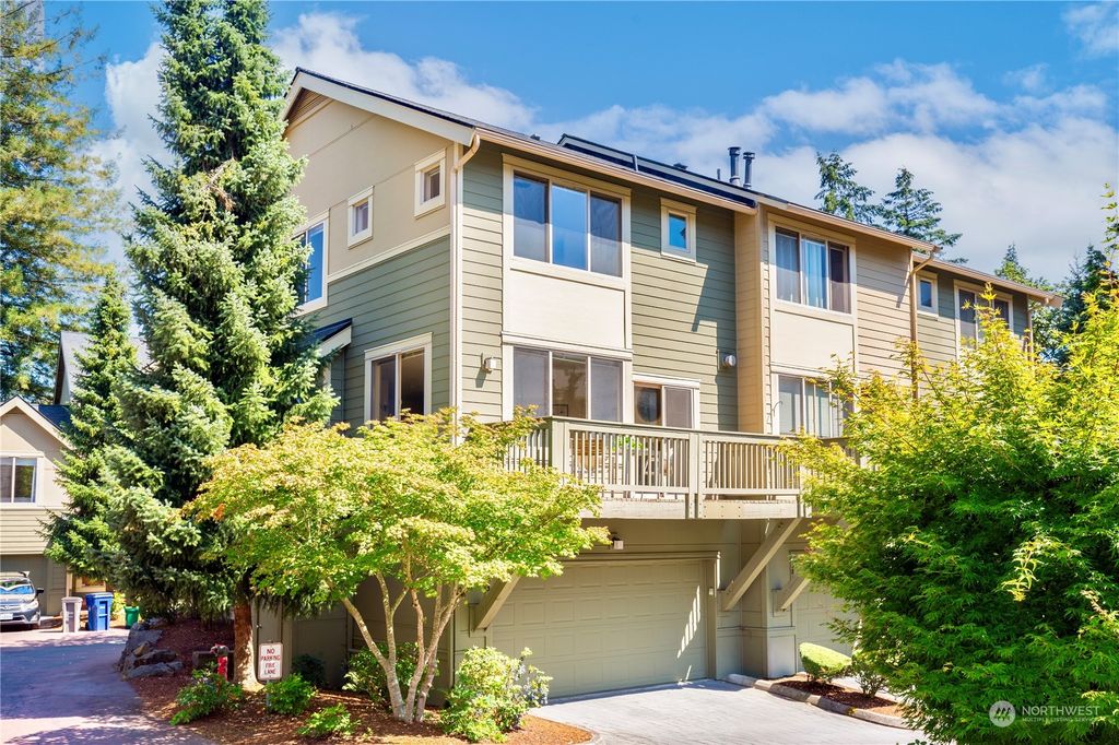 Photo of 403 NW Pebble Lane, Issaquah, WA 98027 (MLS # 2265629)