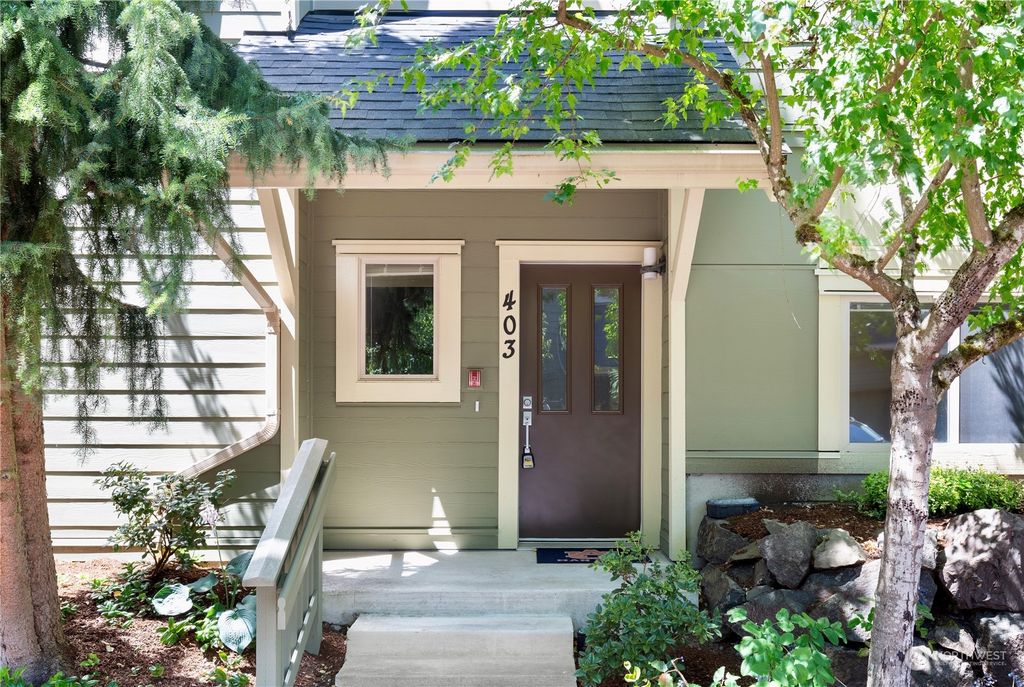 Photo of 403 NW Pebble Lane, Issaquah, WA 98027 (MLS # 2265629)