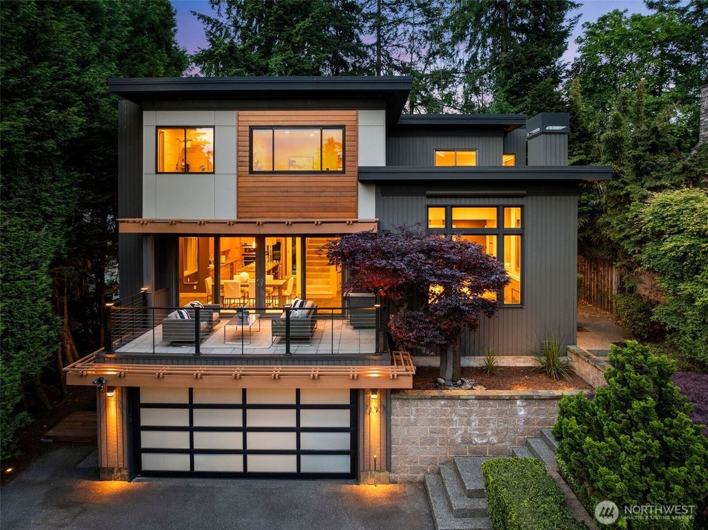 Photo of 530 Alexander Avenue, Kirkland, WA 98033 (MLS # 2383073)