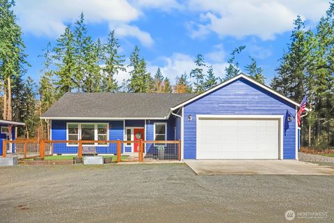 Photo of 3237 Hilberg Ln, Clinton, WA 98236 (MLS # 2491675)