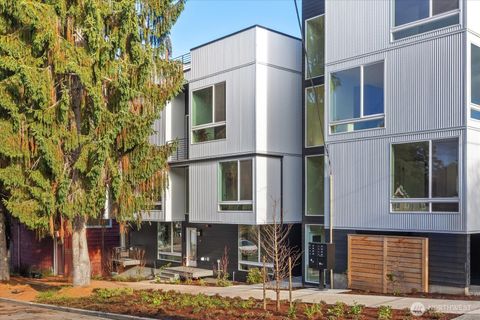 Photo of 3118 Queen Anne Avenue N, Seattle, WA 98119 (MLS # 2465666)