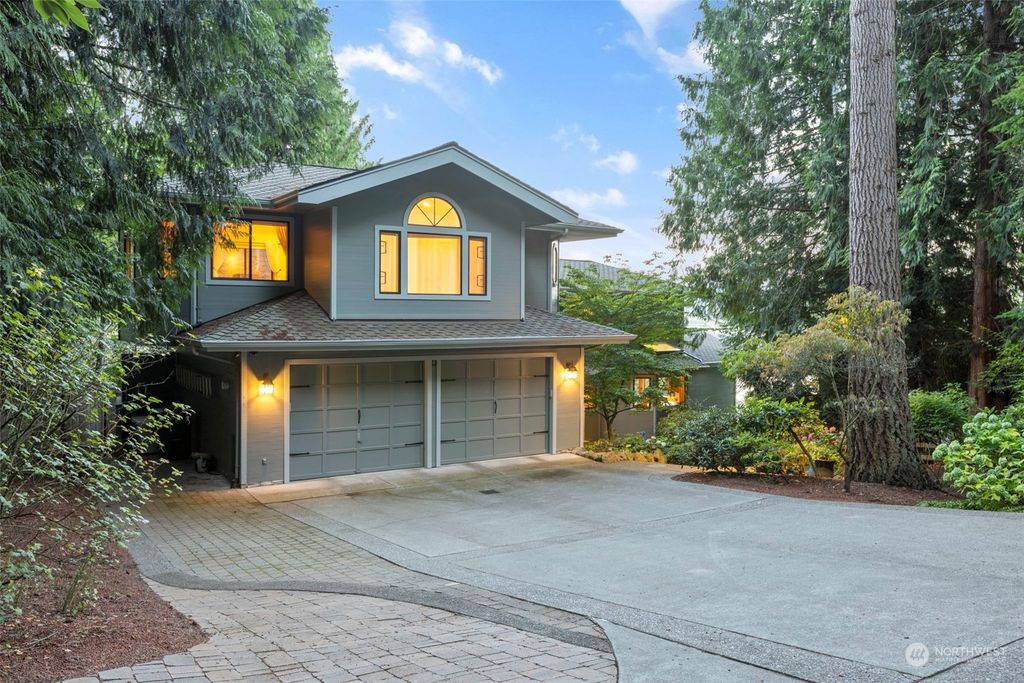 Photo of 18220 W Spring Lake Drive SE, Renton, WA 98058 (MLS # 2282589)