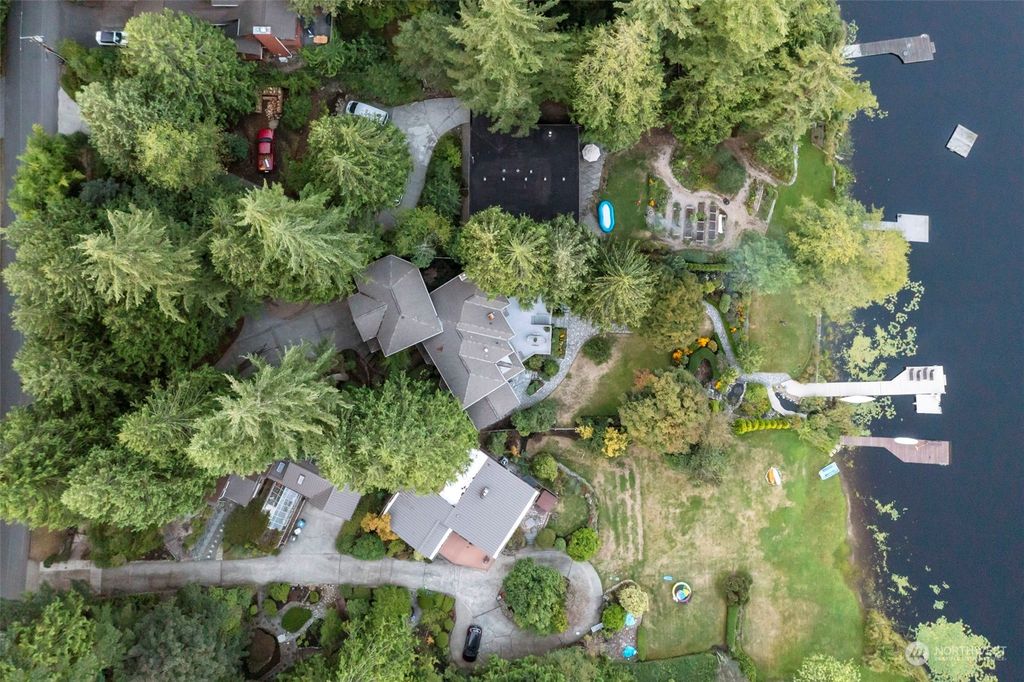 Photo of 18220 W Spring Lake Drive SE, Renton, WA 98058 (MLS # 2282589)