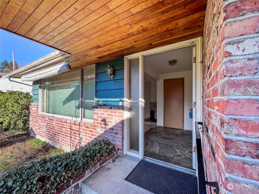 Photo of 10350 44th Avenue NE, Seattle, WA 98125 (MLS # 2205079)