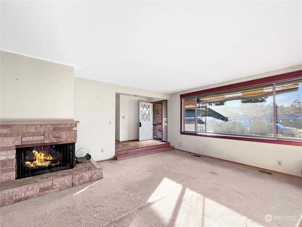 Photo of 10350 44th Avenue NE, Seattle, WA 98125 (MLS # 2205079)