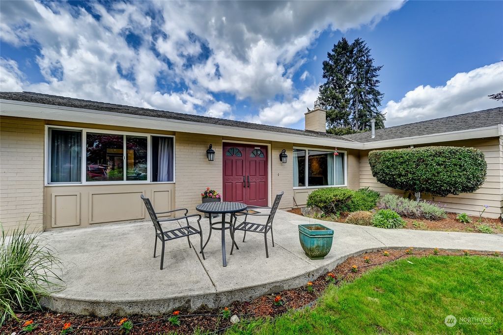 Photo of 1009 147th Avenue SE, Bellevue, WA 98007 (MLS # 2240046)