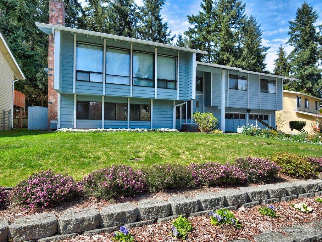 Photo of 14707 NE 61st Court, Redmond, WA 98052 (MLS # 2211463)