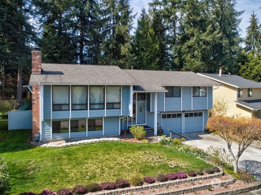 Photo of 14707 NE 61st Court, Redmond, WA 98052 (MLS # 2211463)