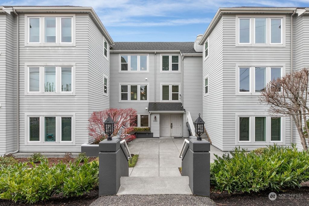 Photo of 1931 Grand Avenue #103, Everett, WA 98201 (MLS # 2026159)