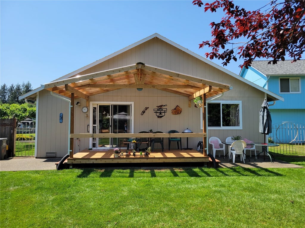 Photo of 913 E Galena Street, Granite Falls, WA 98252 (MLS # 2595601)