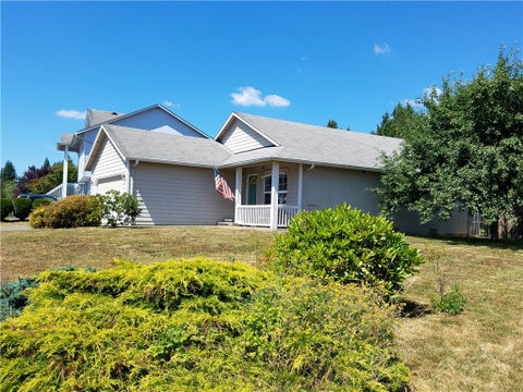 Photo of 913 E Galena Street, Granite Falls, WA 98252 (MLS # 2595601)