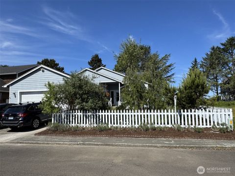 2615 Sea Crest Avenue N Long Beach WA 98631