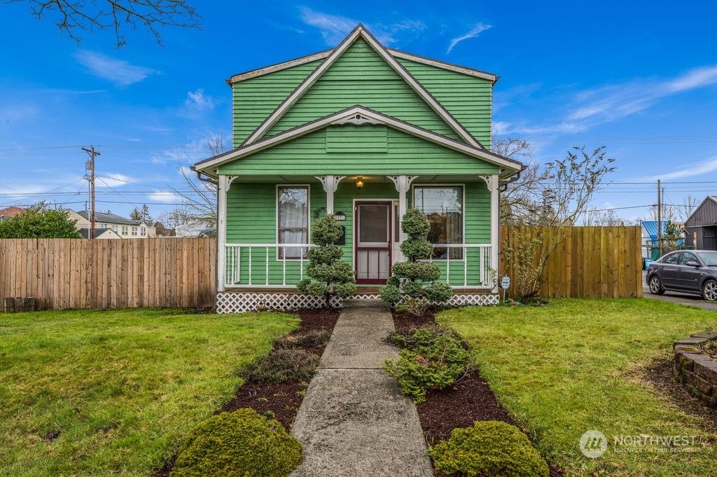 Photo of 2131 Lombard Avenue, Everett, WA 98201 (MLS # 2046851)