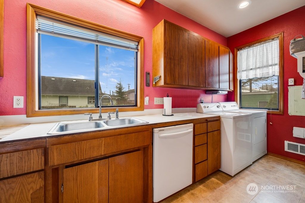 Photo of 2131 Lombard Avenue, Everett, WA 98201 (MLS # 2046851)