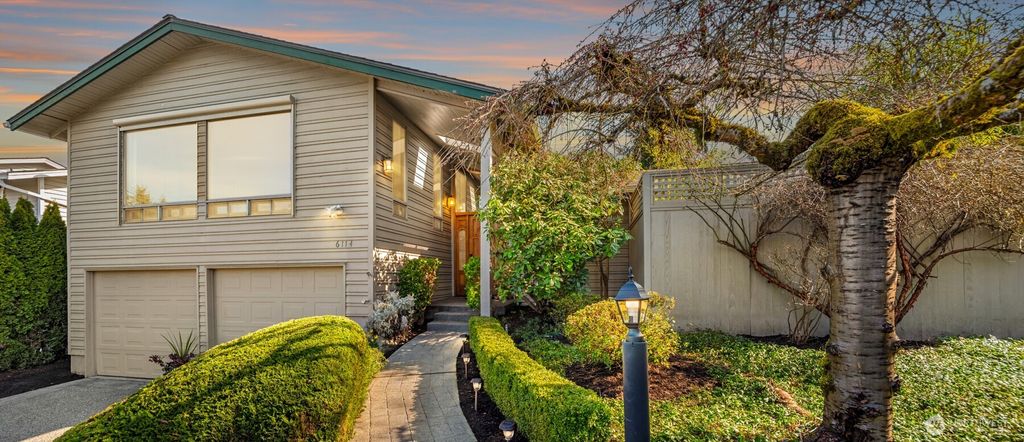 Photo of 6114 104th Avenue NE, Kirkland, WA 98033 (MLS # 2486578)