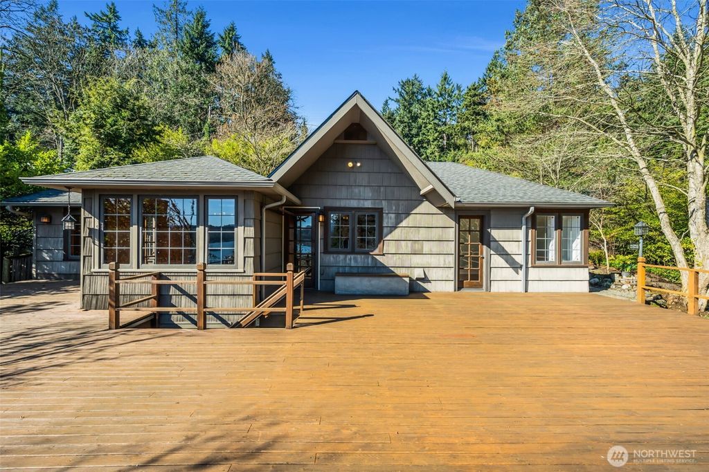 Photo of 4514 Ferncroft Road, Mercer Island, WA 98040 (MLS # 2486757)