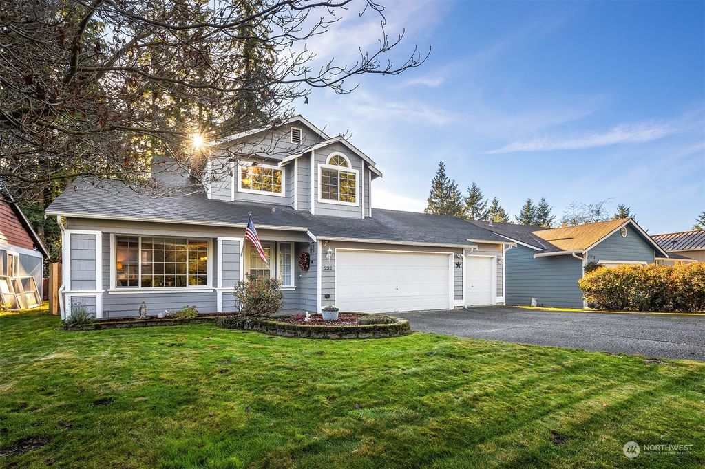 Photo of 232 80th Place SW, Everett, WA 98203 (MLS # 2182670)