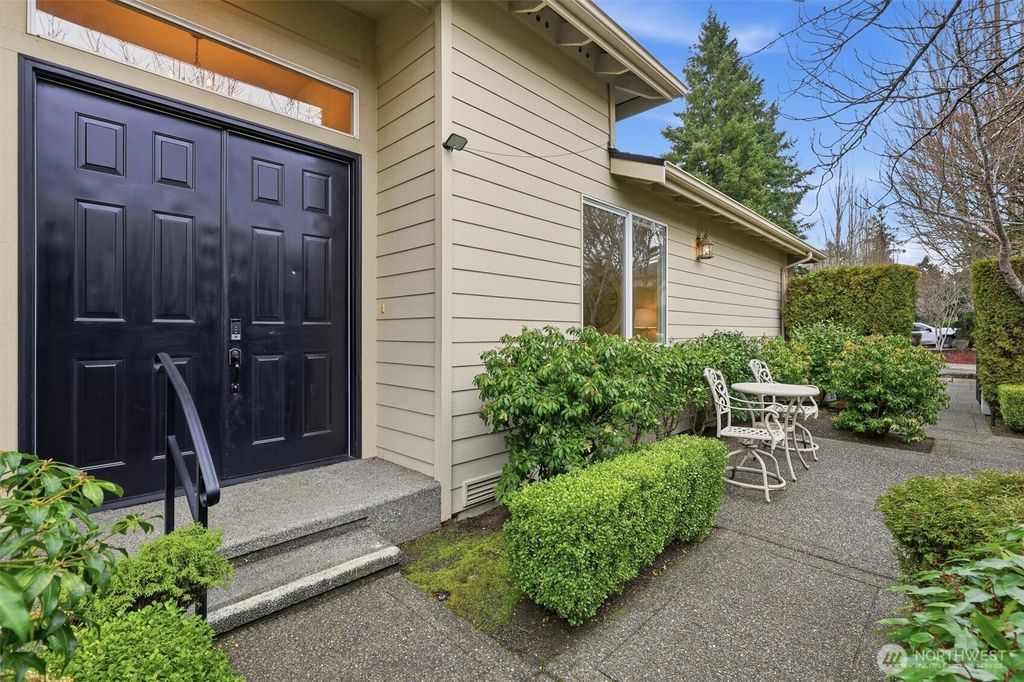 Photo of 11229 NE 116th Place, Kirkland, WA 98034 (MLS # 2479173)