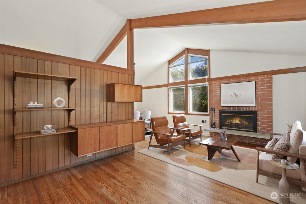 Photo of 1004 S 233rd Place, Des Moines, WA 98198 (MLS # 2266420)