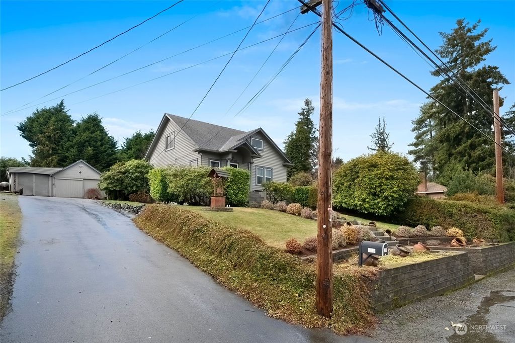 Photo of 3910 Federal Avenue, Everett, WA 98201 (MLS # 2026899)