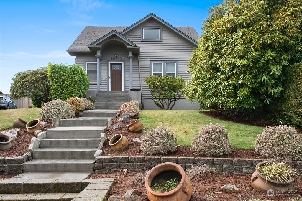 Photo of 3910 Federal Avenue, Everett, WA 98201 (MLS # 2026899)