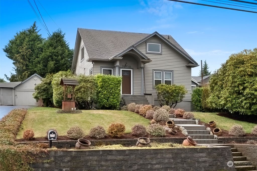 Photo of 3910 Federal Avenue, Everett, WA 98201 (MLS # 2026899)