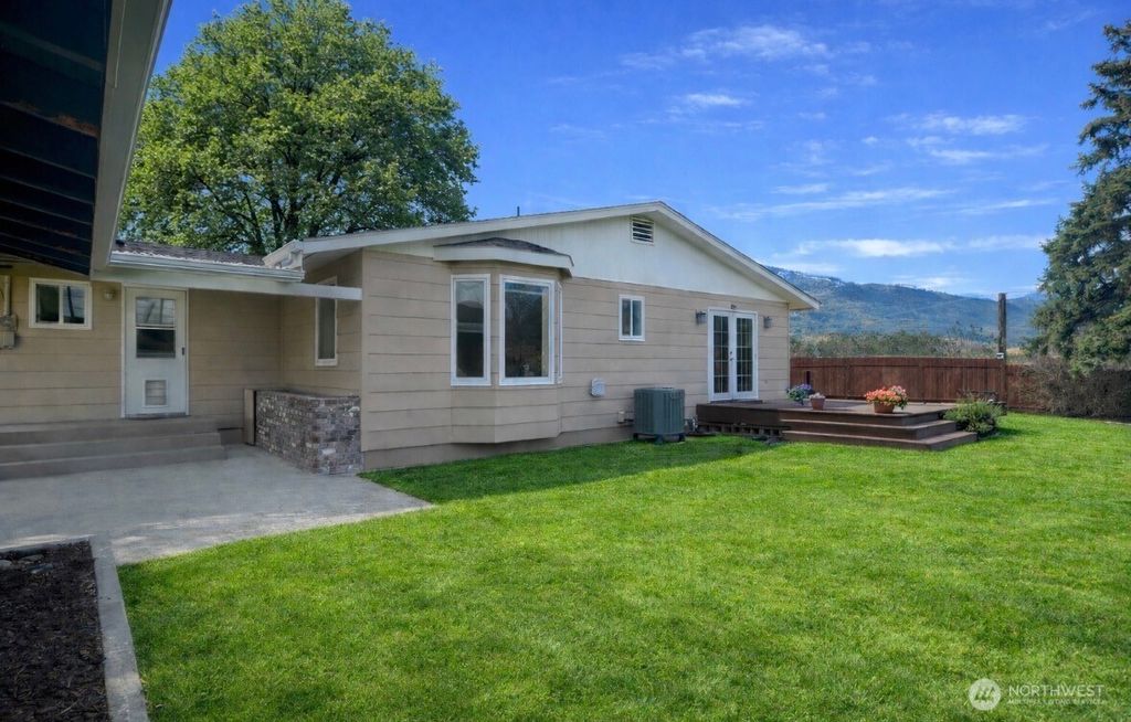 Photo of 1127 Central Avenue, Oroville, WA 98844 (MLS # 2487711)