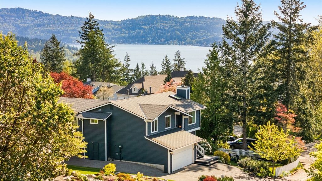 Photo of 21003 NE 18th Place, Sammamish, WA 98074 (MLS # 2362513)