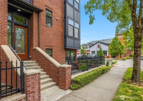 Photo of 1186 NE Park Drive NE, Issaquah, WA 98029 (MLS # 2546343)
