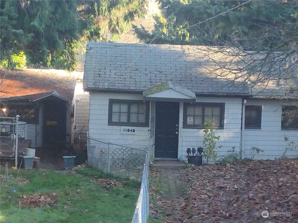 Photo of 11040 11th Avenue SW, Seattle, WA 98146 (MLS # 2182967)