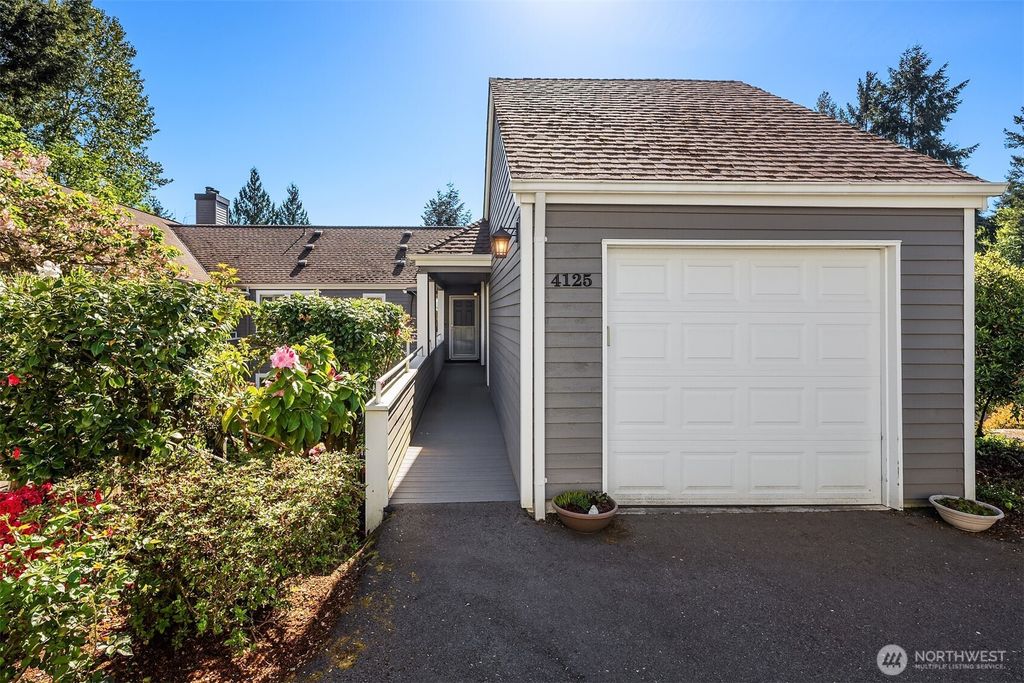 Photo of 4125 221st Place SE #2093, Issaquah, WA 98029 (MLS # 2518950)