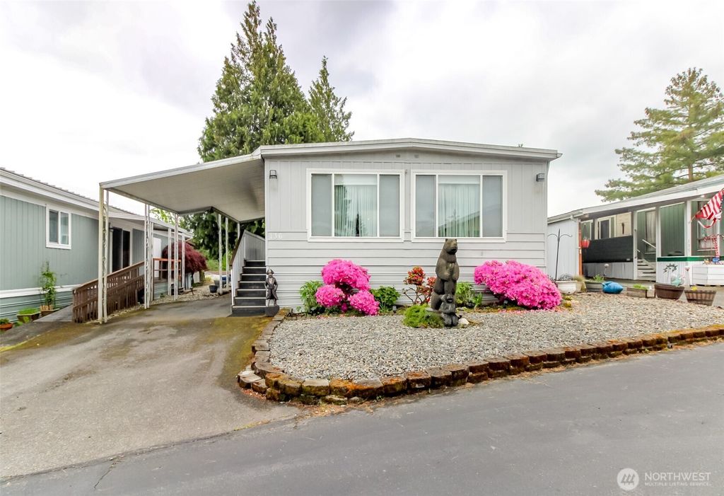 Photo of 2101 S 324th Street #136, Federal Way, WA 98003 (MLS # 2475747)