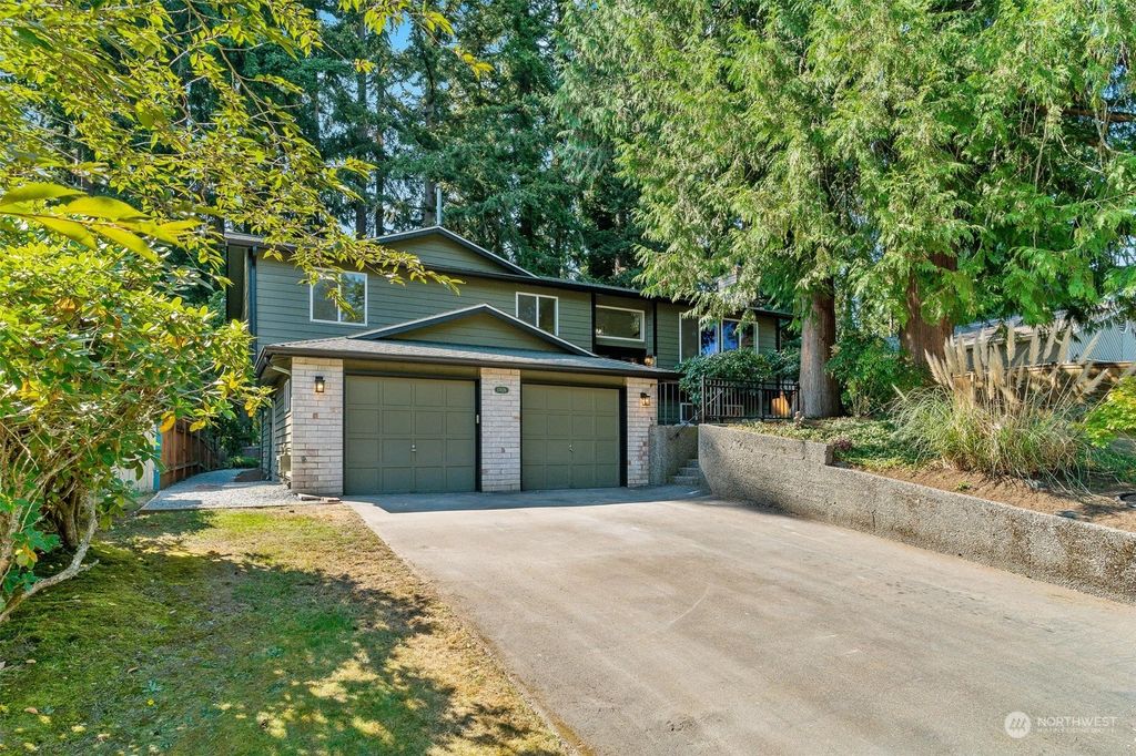 Photo of 17626 54th Avenue W, Lynnwood, WA 98037 (MLS # 2278130)