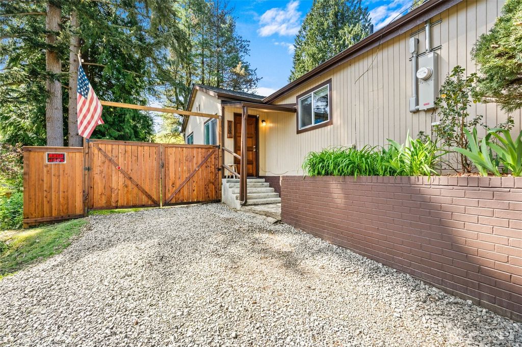 Photo of 1633 NE Perkins Way, Shoreline, WA 98155 (MLS # 2513694)