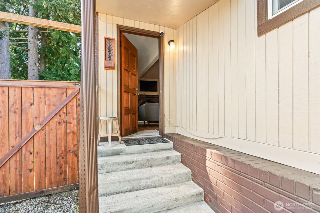 Photo of 1633 NE Perkins Way, Shoreline, WA 98155 (MLS # 2513694)