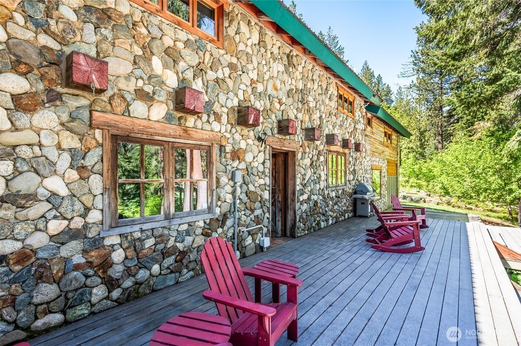 Photo of 16310 Lake Wenatchee Highway, Leavenworth, WA 98826 (MLS # 2521717)