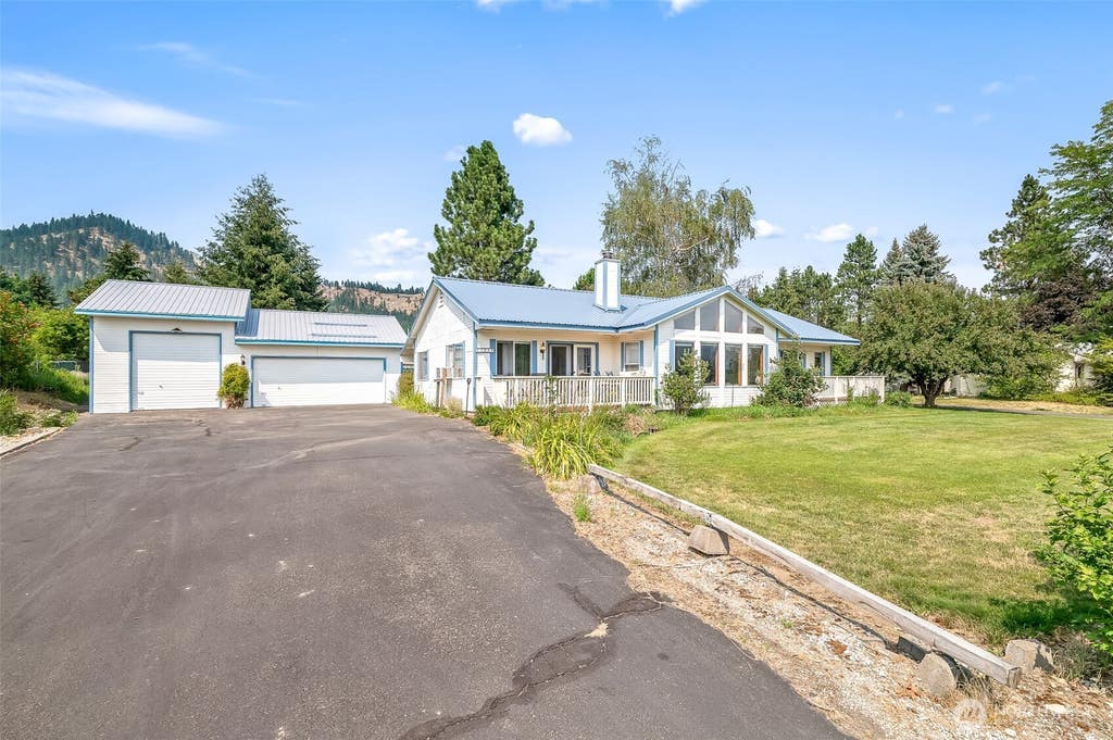 Photo of 12320 Bergstrasse Road, Leavenworth, WA 98826 (MLS # 2557915)