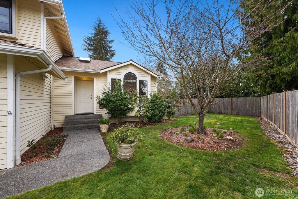 Photo of 1022 152nd Place SW, Lynnwood, WA 98087 (MLS # 2354792)