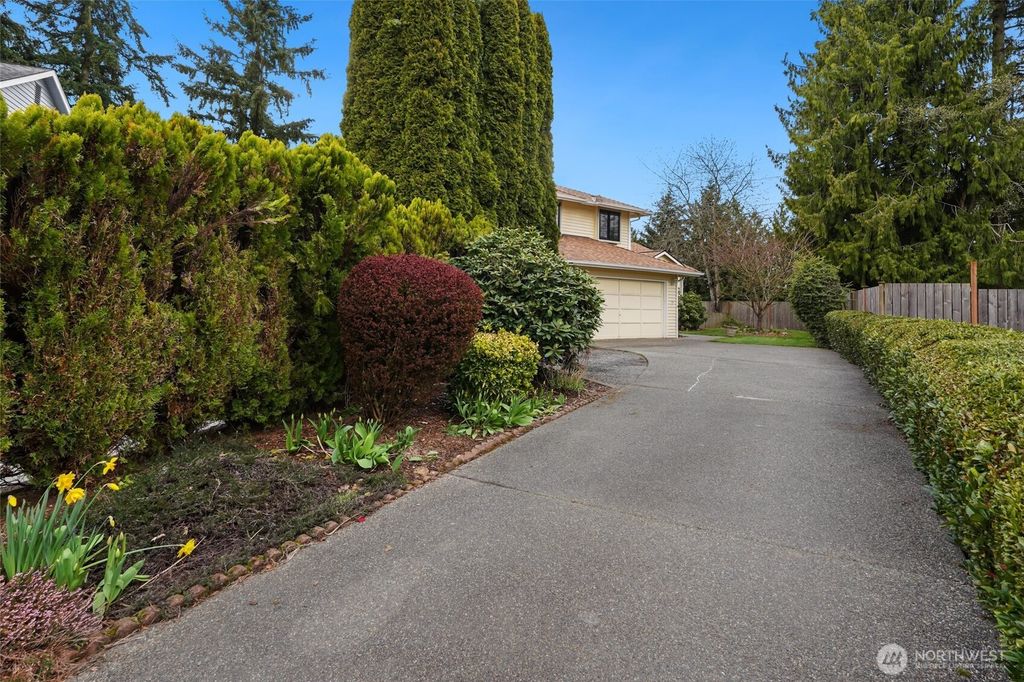 Photo of 1022 152nd Place SW, Lynnwood, WA 98087 (MLS # 2354792)