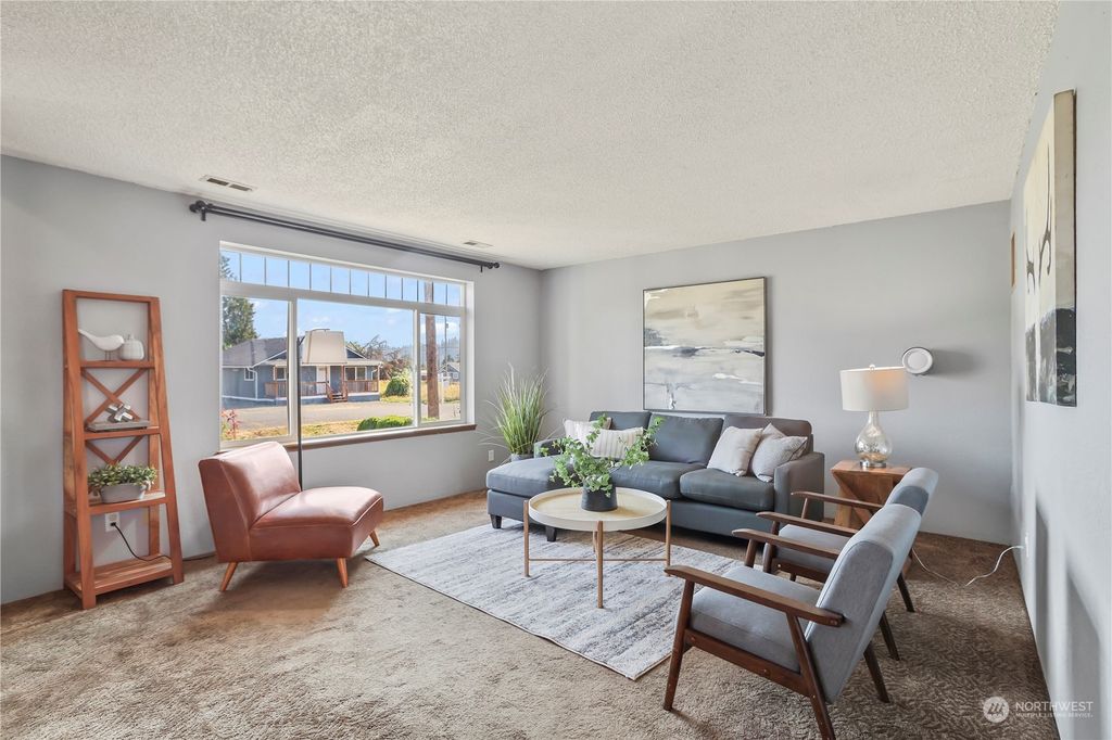 Photo of 405 Clay Street, Auburn, WA 98001 (MLS # 2261396)