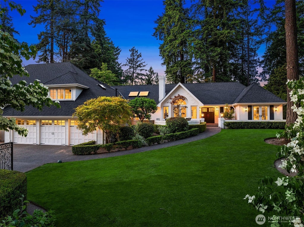 Photo of 8826 NE 2nd Place, Medina, WA 98039 (MLS # 2523367)