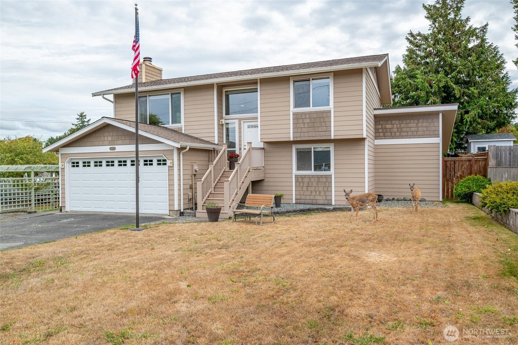 Photo of 809 NE Perkins Street, Coupeville, WA 98239 (MLS # 2577871)