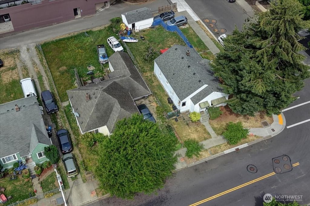 Photo of 79 Williams Avenue S, Renton, WA 98057 (MLS # 2550949)