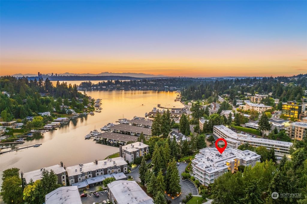 Photo of 10055 Meydenbauer Way SE #16, Bellevue, WA 98004 (MLS # 2157172)