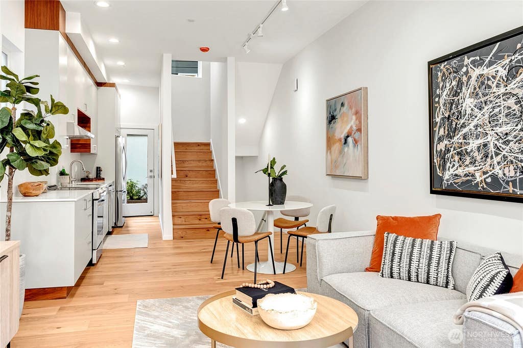 Photo of 629 13th Avenue E, Seattle, WA 98102 (MLS # 2570784)